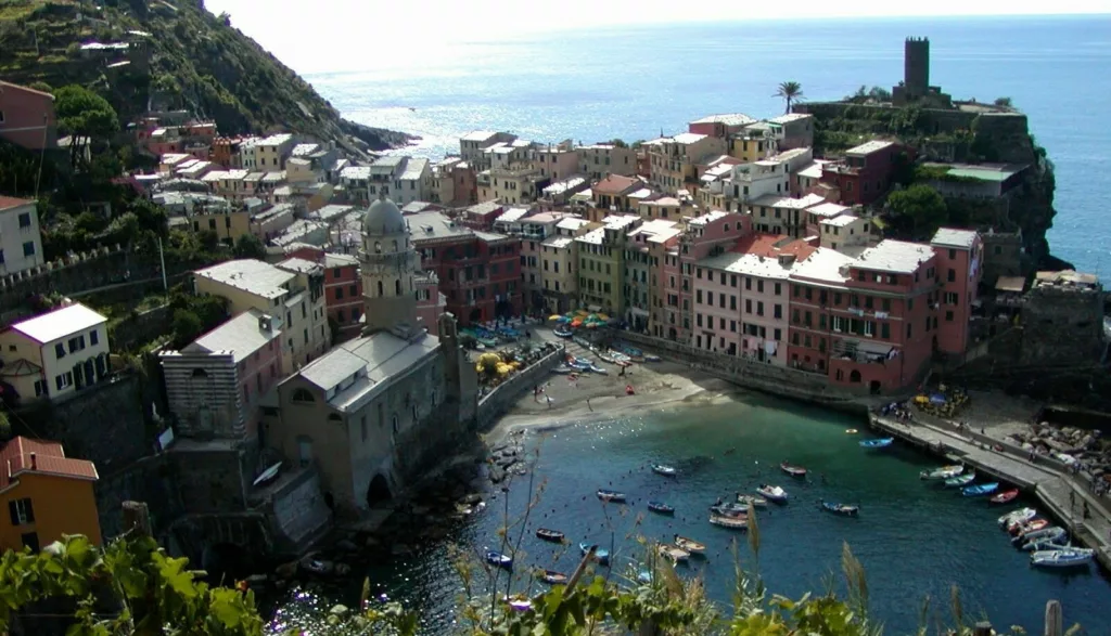 Vernazza postcard view toward Manarola